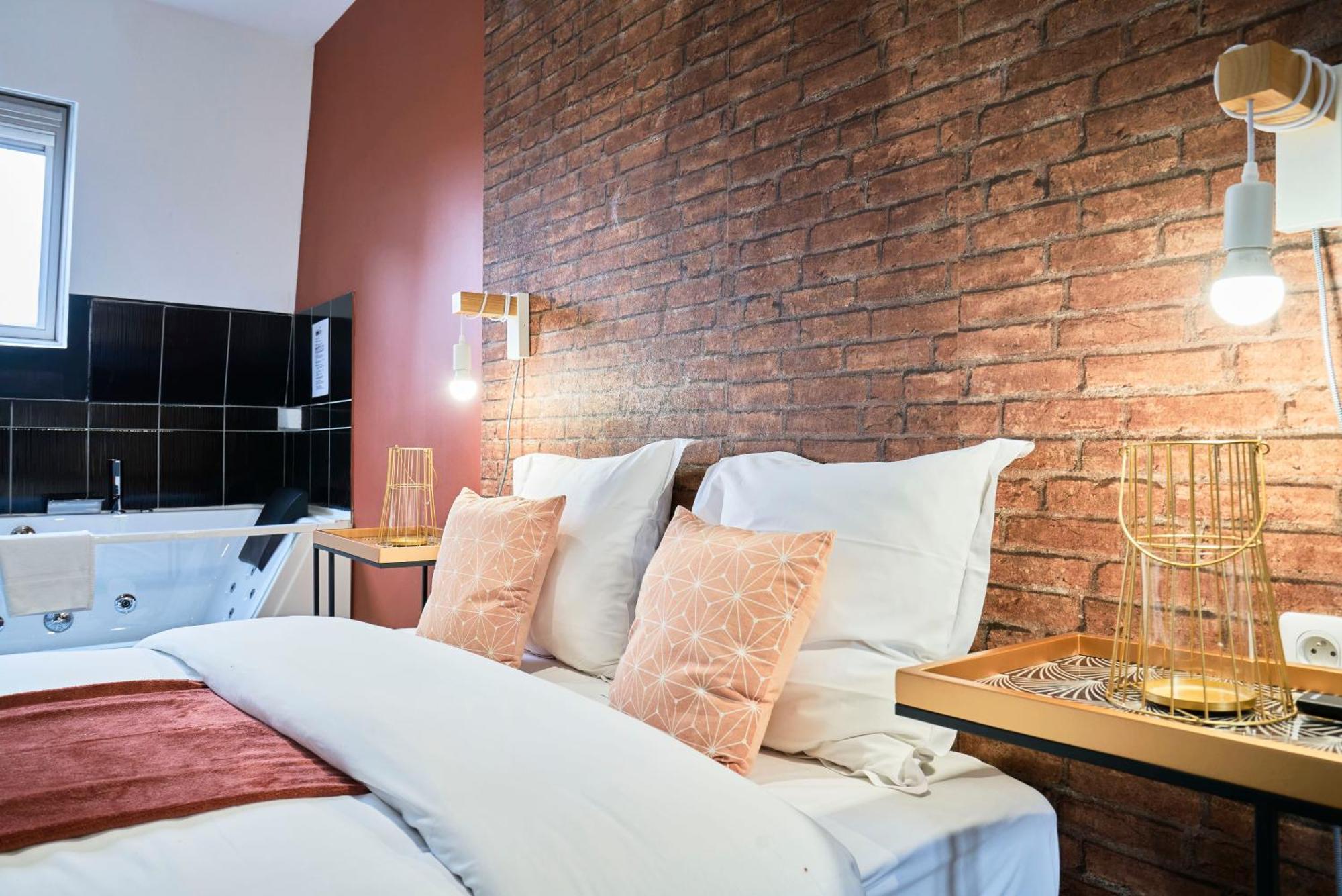 Ng Suitehome - Lille I Roubaix Centre I Grand Place - Balneo - Netflix - Wifi Kültér fotó
